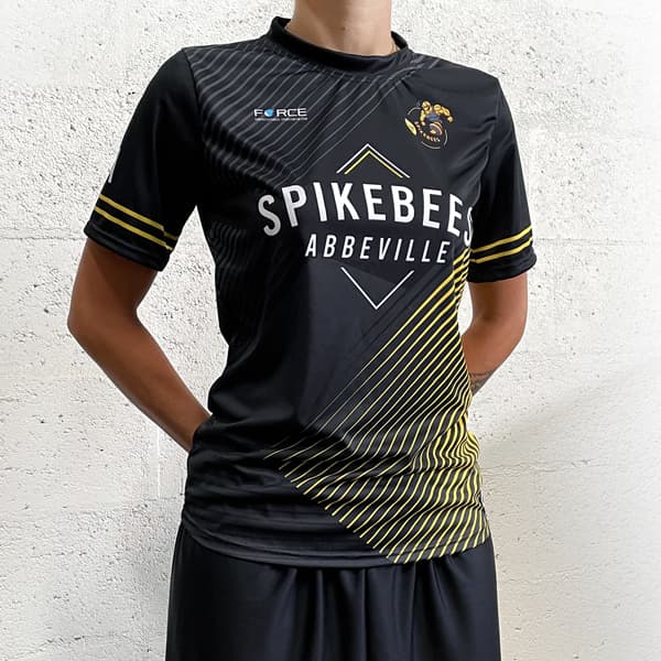 woman wearing a black and yellow fitted jersey