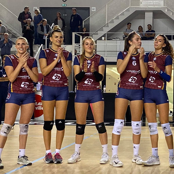 bmv vrouwen volleyballers opgesteld